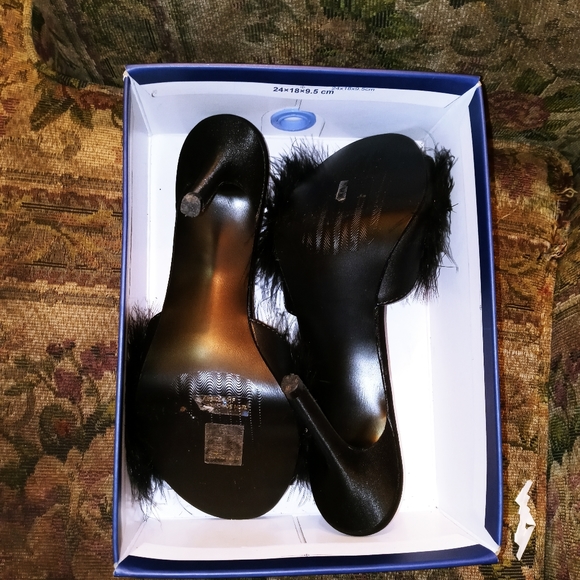 Shoes - Picture 4 of 4